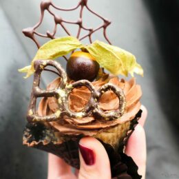 Halloween Spiced Cup Cake with Chocolate and Orange and Buttercream